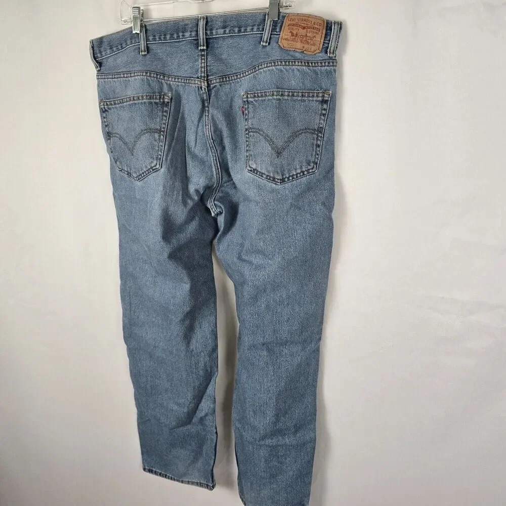 Levi's 550 Jeans Men's 42 x 31 (tag 42 x 32) Blue Light Wash Relaxed Fit Cotton